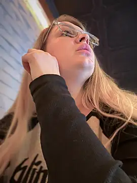 Teya moon  online show from March 2025 12:11:02 PM