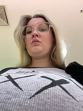 Teya moon  online show from February 2026 12:04:02 PM