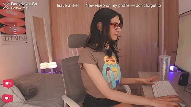 Snapshot of DanyNova_Co chatting on June 2026 09:38:01 PM DanyNova Co online show from June 2026 09:38:01 PM