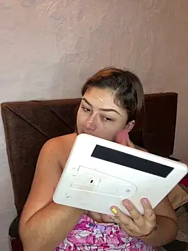 Snapshot of Sofia_Queen17 chatting on September 2025 10:37:01 AM Sofia Queen17 online show from September 2025 10:37:01 AM