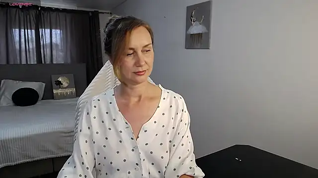 Vanessa Nowak online show from May 2026 11:49:01 AM