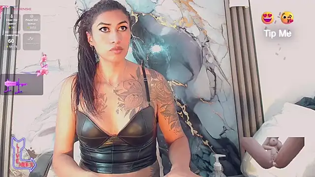 Snapshot of khiara_moretti chatting on June 2026 11:43:02 AM khiara moretti online show from June 2026 11:43:02 AM