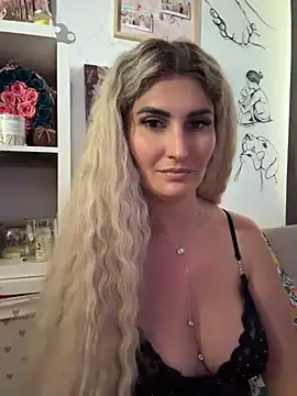 Snapshot of EvelynFrances chatting on July 2026 01:14:02 PM EvelynFrances online show from July 2026 01:14:02 PM