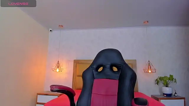 LARSONMIA online show from February 2025 12:04:02 PM