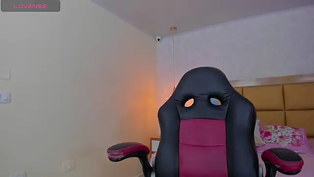 LARSONMIA online show from March 2025 12:28:01 PM