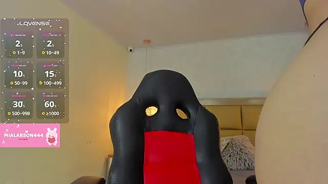 LARSONMIA online show from October 2025 12:25:01 PM