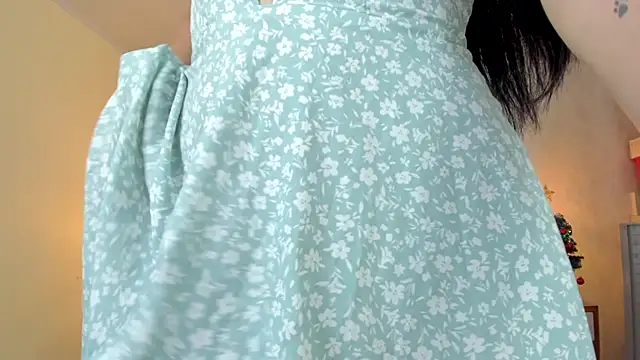 LARSONMIA online show from December 2025 12:21:02 PM