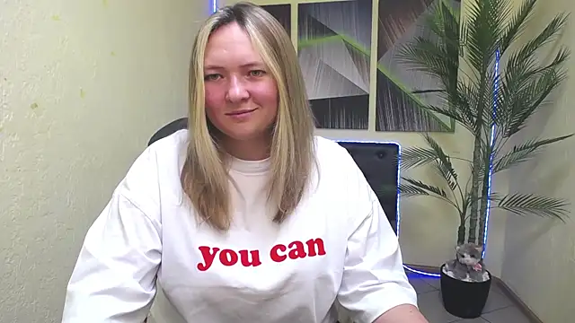 Snapshot of SallyVerda chatting on July 2026 05:37:02 PM SallyVerda online show from July 2026 05:37:02 PM