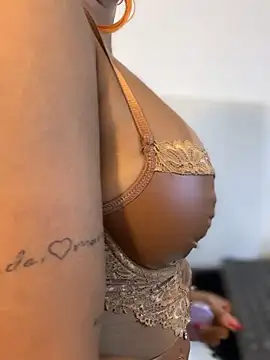 Amber Martins  online show from February 2026 09:17:01 AM