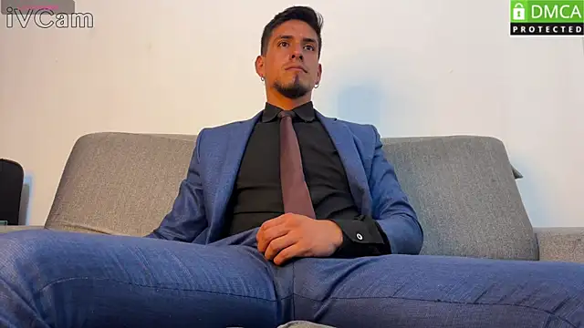 Snapshot of Tom_blunt96 chatting on May 2026 02:25:01 PM Tom blunt96 online show from May 2026 02:25:01 PM