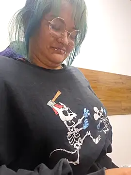 lucky-leah online show from April 2026 04:24:02 AM