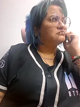Snapshot of lucky-leah chatting on May 2026 03:25:02 AM lucky-leah online show from May 2026 03:25:02 AM