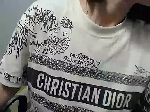 Snapshot of Love_bug15 chatting on January 2025 02:26:01 AM Love bug15 online show from January 2025 02:26:01 AM