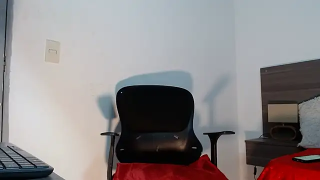 Snapshot of Mila_cams1_ chatting on February 2026 10:47:01 AM Mila cams1 online show from February 2026 10:47:01 AM