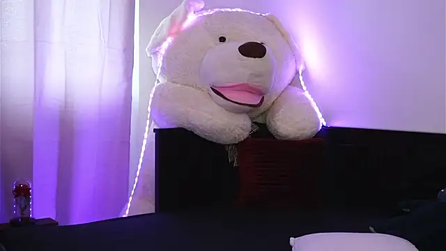 ivyleague  online show from April 2026 03:39:01 PM