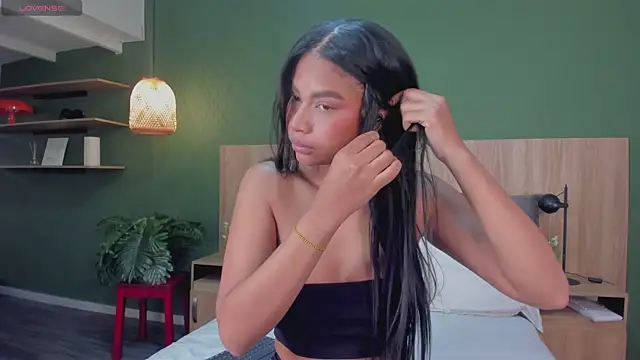 nayah   online show from November 2025 02:43:02 PM