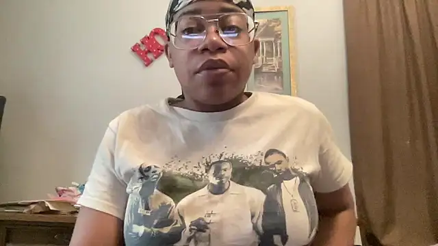 MommyConfident online show from November 2025 08:03:01 PM