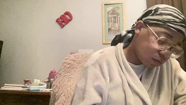 MommyConfident online show from December 2025 09:20:01 PM