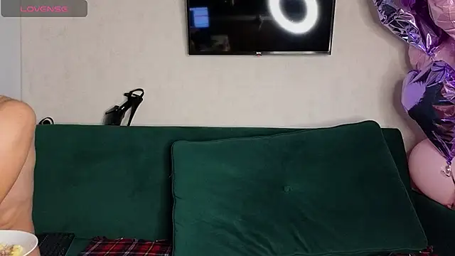 Snapshot of FoxLoveBasik chatting on December 2024 06:35:01 AM FoxLoveBasik online show from December 2024 06:35:01 AM