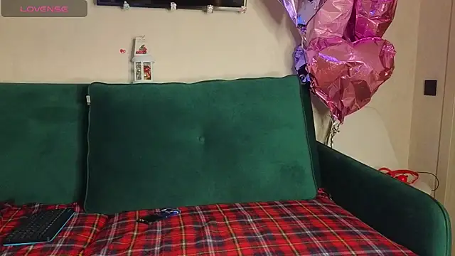 Snapshot of FoxLoveBasik chatting on December 2024 05:58:02 AM FoxLoveBasik online show from December 2024 05:58:02 AM