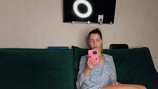 Snapshot of FoxLoveBasik chatting on March 2025 05:38:01 PM FoxLoveBasik online show from March 2025 05:38:01 PM