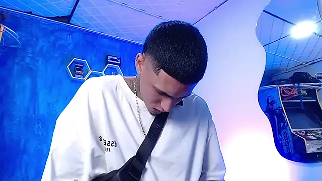 Liam lee online show from December 2024 04:08:02 PM