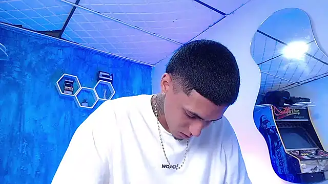 Liam lee online show from December 2024 03:37:02 PM