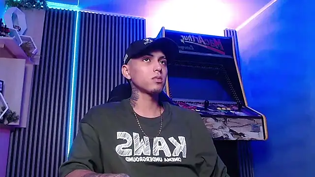 Liam lee online show from March 2025 01:37:02 PM