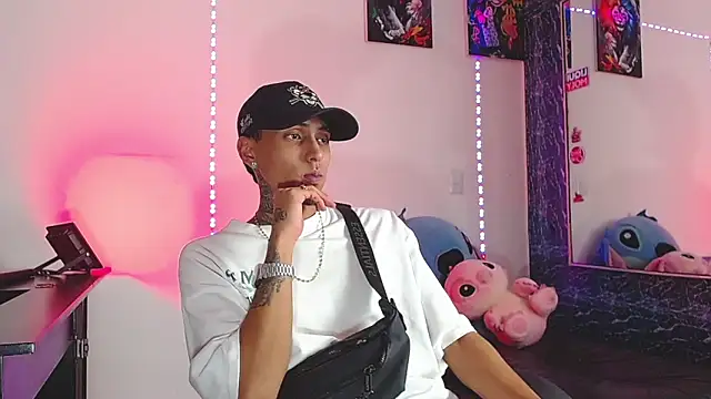 Liam lee online show from November 2025 07:46:02 PM