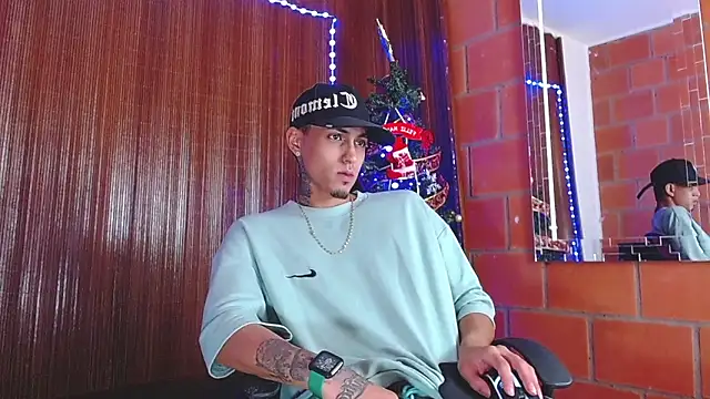 Liam lee online show from December 2025 04:14:01 PM