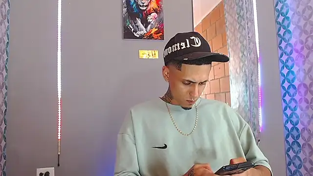 Snapshot of Liam_lee chatting on May 2026 08:47:01 PM Liam lee online show from May 2026 08:47:01 PM