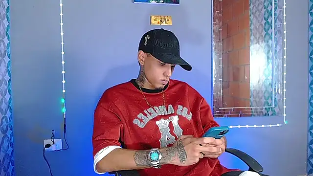 Snapshot of Liam_lee chatting on May 2026 08:10:02 PM Liam lee online show from May 2026 08:10:02 PM