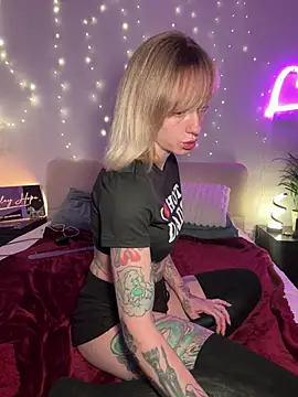 haileyhope  online show from February 2026 03:28:02 PM