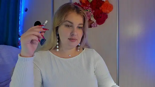 CoraSwon online show from September 2025 06:20:01 PM