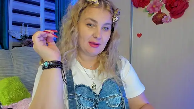 CoraSwon online show from September 2025 06:57:02 PM