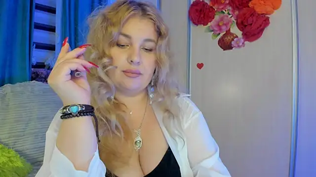 CoraSwon online show from October 2025 05:41:02 PM