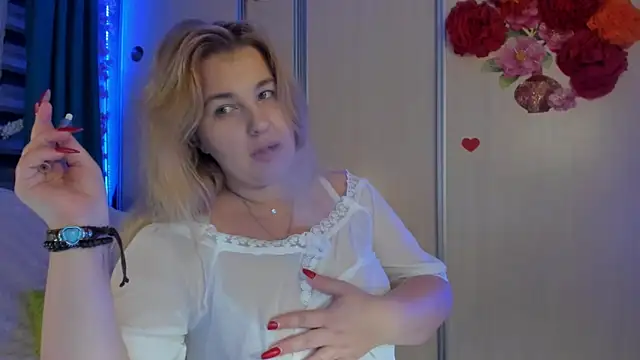 CoraSwon online show from October 2025 07:00:01 PM