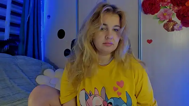 CoraSwon online show from November 2025 01:27:01 AM