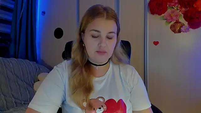 CoraSwon online show from November 2025 05:41:01 PM