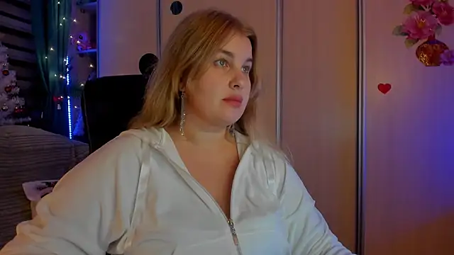 CoraSwon online show from December 2025 09:12:02 PM