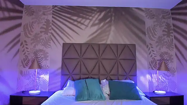 Maxim-Walker online show from November 2025 03:05:01 AM