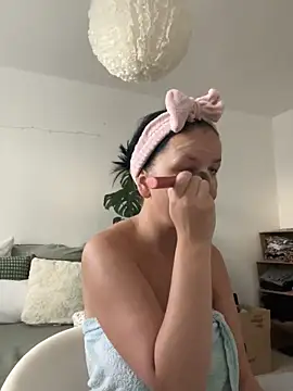 Off  Melonenmandy online show from November 2025 07:30:02 AM