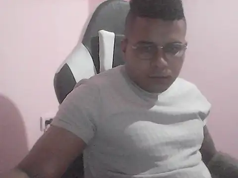 Snapshot of SaucyAffair0 chatting on June 2026 05:52:01 PM SaucyAffair0 online show from June 2026 05:52:01 PM