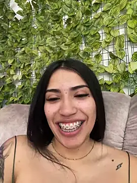 Snapshot of SaritaHot_69 chatting on December 2024 04:43:02 PM SaritaHot 69 online show from December 2024 04:43:02 PM