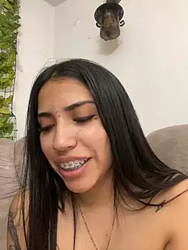 Snapshot of SaritaHot_69 chatting on December 2024 07:05:02 PM SaritaHot 69 online show from December 2024 07:05:02 PM