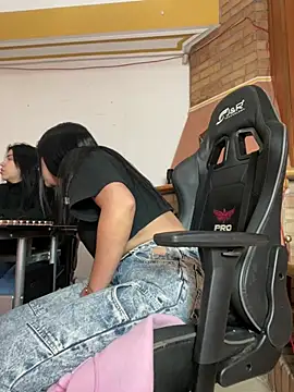 Snapshot of SaritaHot_69 chatting on February 2025 03:27:01 PM SaritaHot 69 online show from February 2025 03:27:01 PM