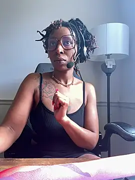 Snapshot of LeyaHoneybuns chatting on March 2025 04:01:01 PM LeyaHoneybuns online show from March 2025 04:01:01 PM