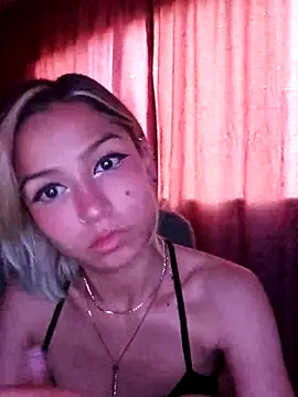 Snapshot of avery_fox chatting on March 2025 11:14:01 PM avery fox online show from March 2025 11:14:01 PM