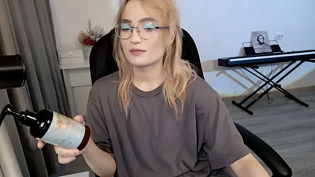 Snapshot of CuteYukiKun chatting on May 2026 02:47:02 PM CuteYukiKun online show from May 2026 02:47:02 PM