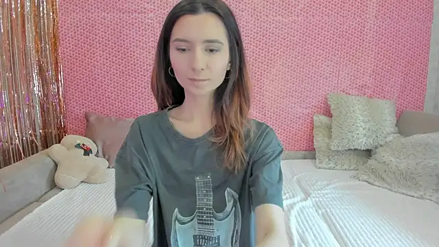 crystalnut online show from February 2025 04:10:01 AM